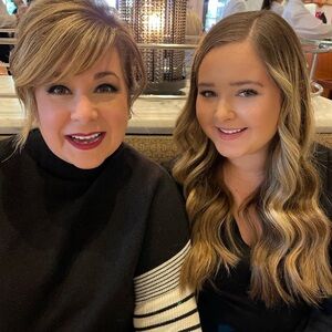 Meet your Poshers, M and K